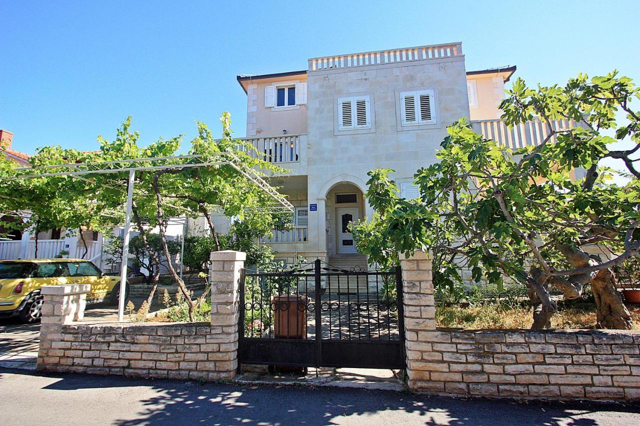 Apartments Ella Supetar Exterior photo