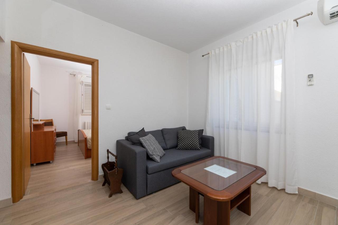 Apartments Ella Supetar Exterior photo